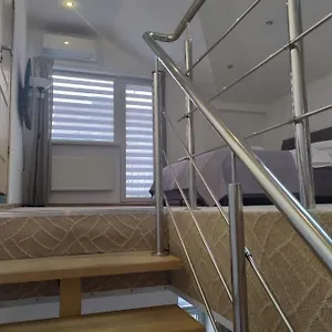  Апартаменты APARTMENTS MILENA з балконом Украина